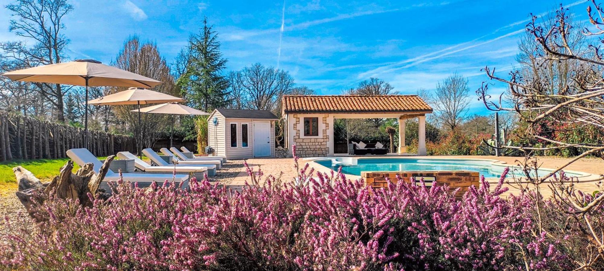 Villa Tagibao Avec Piscine Chauffee Et Spa Lesterps Exterior foto