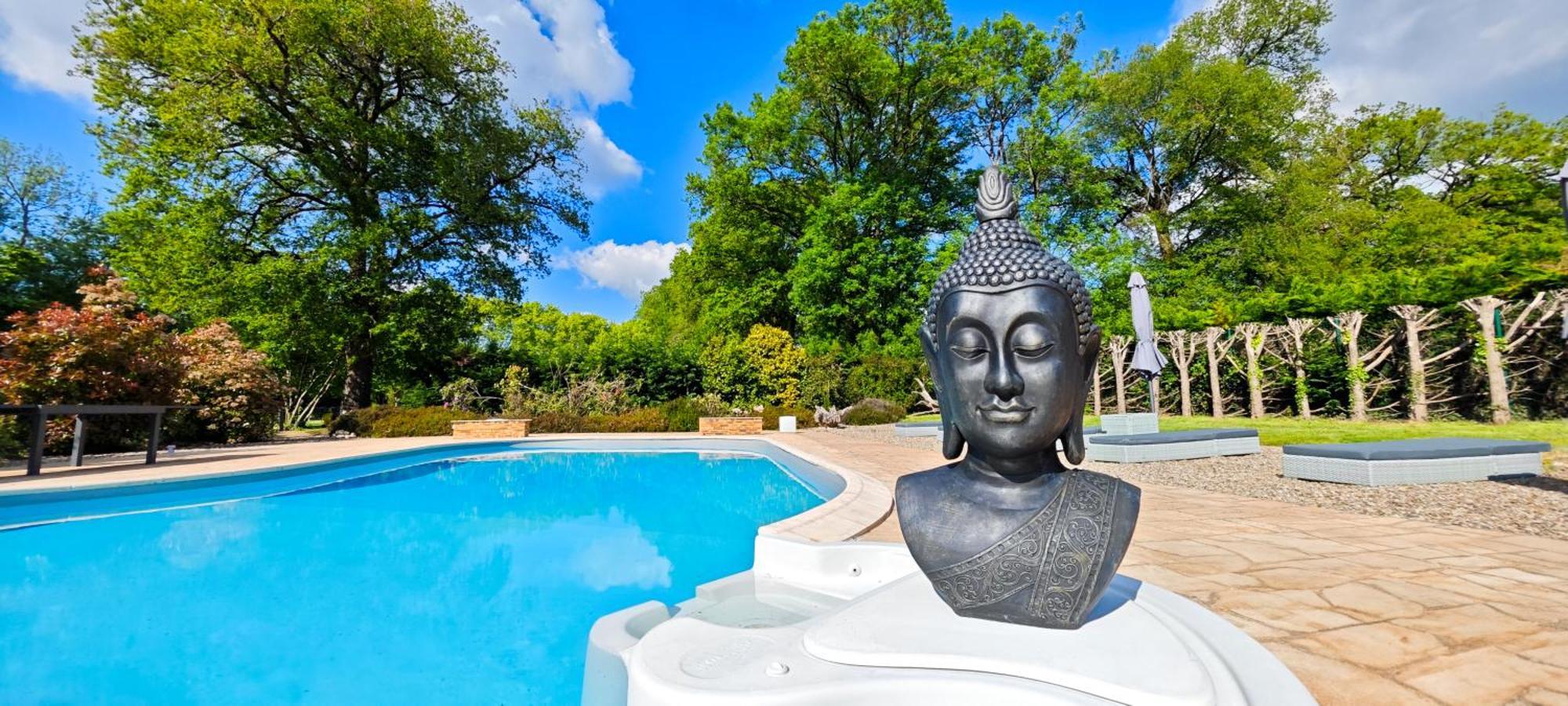 Villa Tagibao Avec Piscine Chauffee Et Spa Lesterps Exterior foto