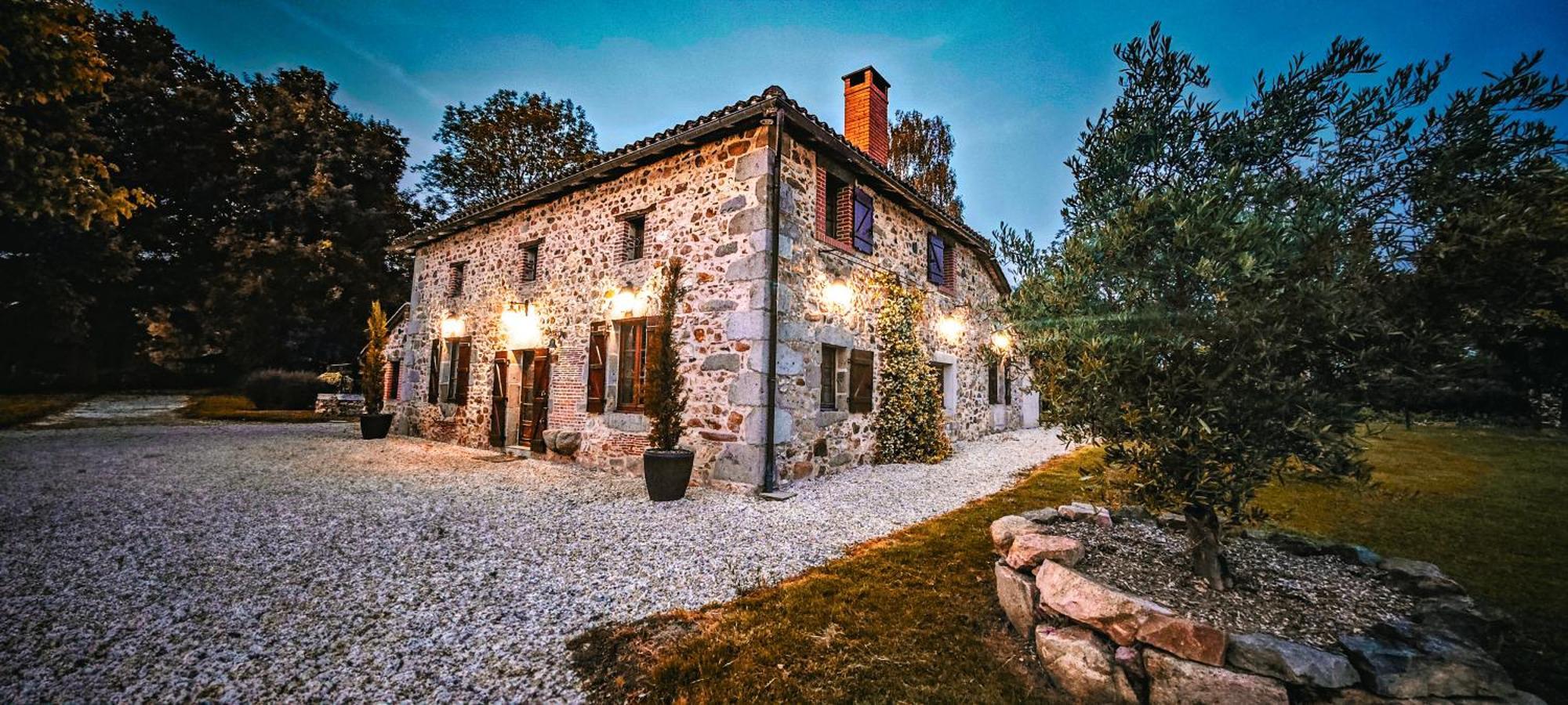 Villa Tagibao Avec Piscine Chauffee Et Spa Lesterps Exterior foto